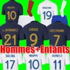 Maillots de Futbol 2022 Fransız Takımları Futbol Formaları Benzema Futbol Gömlekleri Mbappe Griezmann Camavinga Maillot de Ayak Kiti Gömlek Hommes Enfants Erkek Çocuk Setleri