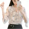 Kvinnors blusar Chiffon Korean Kvinnor Summer Bow Tie Stand Collar Floral Printed Shirt Top Casual Pink Black Lady Bluas Femininas