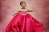 2023 Fuchsia Flower Girls Dresses for Weddings Scoop Neck Illusionキャップスリーブレースアップリケクリスタルビーズバースデーチルドレンガールページェントガウン