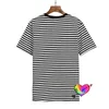 Camisetas masculinas 2022 Camisa de agulhas homens mulheres de alta qualidade bolso de bolso roxo borboleta bordada awge tee listras tampas de manga curta