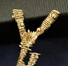Luksusowy projektant mody mężczyzna kobiet broszka przypinki marka złota litera broszka Pin garsonka szpilki dla pani specyfikacje projektant biżuterii