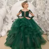 Wunderschöne grüne Blumenmädchenkleider mit U-Ausschnitt, applizierten Perlen, langen Ärmeln, Mädchen-Festzug-Kleider, gerüschte, abgestufte Sweep-Zug-Geburtstagskleider