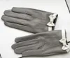 Fünf-Finger-Handschuhe für Damen, kurzes Design, Schaffellhandschuhe, echte Lederhandschuhe, Schleife