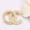 Projektant broszka markowe litery diamentowe broszki Pin geometryczne luksusowe kobiety urok kryształ Rhinestone perły szpilki na słynne wesele akcesoria jubilerskie