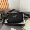 ユニセックスのウエストバッグデザイナーデザインのナイロン生地のチェストバッグはレジャー旅行に不可欠です