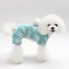 Nouveau modèle automne hiver étoiles quatre jambes vêtements pour animaux de compagnie corail velours décontracté chien vêtements chaud pyjamas vêtements pour animaux de compagnie