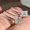 Серьги 14 тыс. Женщины с белым золотом бросают крючок крючок Moissanite Diamonds 0,5 1 2 CT Princess Square Wedding Party Годовщина помолвки