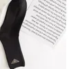 Mulheres triângulo de letra meias de algodão preto de malha