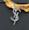 20 Stijl Merk Designer Brief Broches Vrouwen Luxe Rhinestone Crystal Broche Pak Pin 18K Vergulde Mode-sieraden Accessoires