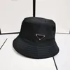 2023 Bayan Kova Şapka Tasarımcı Erkek Üçgen Rozeti Beanie Geniş Kötü Şapkalar Beyzbol Kapağı Prads Hats Casquettes Kadın Erkekler Açık Mekan Moda Kapakları