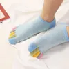 Donne calzini anti-slip a cinque dita silicone in silicone non slip a 5 piedi inverno femmina per palestra di balletto traspirante