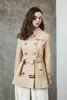 Trench da donna Donna 2023 Primavera Autunno Medio lungo Piccolo Stile britannico Doppiopetto Cintura Giacche Spot