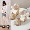 Sandaler stor storlek Romerska kvinnor 2022 Koreansk version Summer Mother Shoes Fish Mouth Wedge Heels High Women's