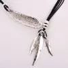 Pendanthalsband Vintage Dubbelskikt Leaf Feather Halsband Kvinnors mode Glamour smycken CLAVICLE Kedja Hip Hop -tillbehör