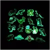 Skodelar Tillbehör Moq 50st Fluorescerande Croc Jibz Charms Dinosaurie Cartoon Luminous Charm Spännen Dekorationer 2D Pvc Glow In T Dhvm3