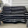 Coperte di design Tessili per la casa Velluto Anti-Pilling Lenzuolo indossabile Copridivano Lusso Guida all'aperto Coperta calda Tessuto in pile di corallo Portatile Nero