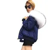 Mode en fourrure pour femmes Bomber bleu marine Style court Hiver Causal Wear Blanc Énorme col de raton laveur