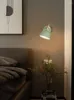 Lámpara de pared Europa LED Pantalla azul / blanca para dormitorio Estudio Luz de lectura con interruptor Enchufe El cuarto de invitados Aplique de hierro