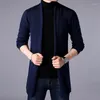 Suéteres masculinos 2023 Spring Moda de moda masculina Com comprimento médio de cor sólida casual e confortável juventude slim fit Knitt Cardigan