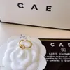 Mode dames039S diamant trouwringen 18k goud vergulde geometrische strass ring ontwerp cadeau ring voor vrouwen designer is een high9405031