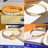 2022 Fashionabla armband Armband Designer Letter Crystal 18K guldpläterade rostfritt stål Armband Modesmycken Armband för män och kvinnor S287