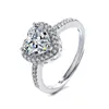 кольцо пасьянса алмаза в форме сердца