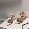 Sandaler Summer Designer Bling Twining Rhinestone Belt Kinking Ball High Heels Hollowed Peep Toe Slingback smala bandskor