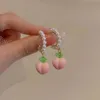 Pendientes colgantes de melocotón rosa de simulación fresca para mujer, bonitos pendientes de fruta de perla contraída, accesorios para niñas, joyería