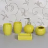 Set di accessori da bagno 5 pezzi / set Rosso Cina Filo nero bianco Motivi floreali Ceramica Accessori da bagno Portaspazzolino Regali di nozze