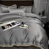 Set di biancheria da letto Set da letto a quattro pezzi Lenzuolo di cotone atmosferico moderno bianco semplice Copripiumino in seta lavata El Feng Shui