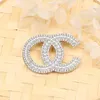 Luxury Brand Designer Letter Pins Brooches Women Crystal Pearl Rhinestone Cape Buckle Brooch Suit Pin Wedding Party Jewerlry CCbrooch
