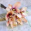 Flores decorativas Simulação 6 cabeças Cymbidium Bunco artificial Decoração de decoração de casa Exibição de casamento Pogra de casamento Orquídea falsa