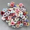 Flores decorativas 30pcs 3cm Mini Daisy Cabeças Artificiais para Presentes DIY Caixa de Casamento Decoração de Casa de Natal 13 Cor 13