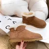 Diseñador Botas australianas clásicas Mujeres Warm USA GS 585401 Mujeres Hombres Bota Mini Tobillo Bailey Inter Satén Piel completa Fluffy Furry Dune Hebilla