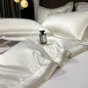Set di biancheria da letto Set da letto a quattro pezzi Lenzuolo di cotone atmosferico moderno bianco semplice Copripiumino in seta lavata El Feng Shui