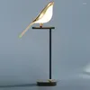 Taklampor Bird LED Desk Lamp Parlor El Room Atmosphere Decoration Table Ljus Barngåvor Justerbar vinkelhem armatur