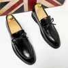 Novo cavalheiro moderno, sapatos de couro de patente para homens vestido de casas de casas It￡lia Wedding Oxfords Zapatos Hombre Vestir