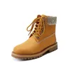 2023 Designer Snow Martin Boots London tornozelo de cowboy booties amarelo wheatblack plataforma bota de couro para andar de couro para campainha de inverno sapatos femininos saltos grossos da moda