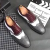 2023 New Luxury Brand Pointed Mix Color Patchwork Brogue Shoes For Men Designer Wedding Dress Homecoming Business Flats Footwear