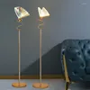 Golvlampor Lyxig LED Vertikal lampa Kreativ f￤rgglad fj￤ril Hush￥llens inredningsarmaturer i vardagsrummet SOFA Bord