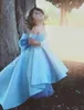 새로운 베이비 블루 플라워 여자 드레스 어깨에 큰 활 hi-lo 새틴 단순한 공주 소녀 대회 드레스 아이를위한 유아 드레스 관습