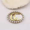 Diseñador de la marca de lujo Carta Pins Broches Famosas Mujeres Oro Plata Crysatl Perla Rhinestone Cabo Hebilla Broche Traje Pin Wedding Party Jewerlry Accesorios Regalos