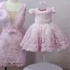 Flicka klänningar riktig bild rosa mamma och dotter spets spädbarn småbarn blommaklänning för bröllop applikation baby födelsedag