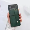 telefoonhoesjes ontwerper voor Samsung Galaxy Z Flip 1 2 4 3 Zflip4 Women Fashion Leather Cover Case Luxury Chain Polsband