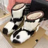 2023 Femmes de luxe Bottes de neige en poils de cheval sexy hiver 100% cuir Fluffy fourrure décoration perlée chaussures décontractées dame tête ronde bottes à fond épais tailles 35-40