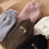 Broderie de chaussette en velours corail Griffe de chat de dessin animé en trois dimensions épaissie pour plus de chaleur