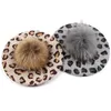 Bérets mode femmes imprimé léopard béret chapeau adulte Slouchy hiver Style français Bonnets casquettes pour filles dame femme avec pompon en fourrure véritable