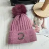Designer Beanie Shinning Letters Wool Hats Womens Luxury Furry Ball Knitted Hat Fashion Red Cotton Thicken Beanies Men C Bonnet 9 228D