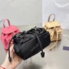 Nylon axelväskor designer ryggsäck stil ryggsäckar handväskor kvinnor väskor kedjor remmar handväska mini totes väska klassiska purses skola 3 färger