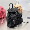 Nylon axelväskor designer ryggsäck stil ryggsäckar handväskor kvinnor väskor kedjor remmar handväska mini totes väska klassiska purses skola 3 färger